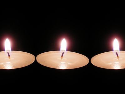 小朋友点蜡烛图片