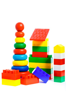 五颜六色的塑料玩具和砖