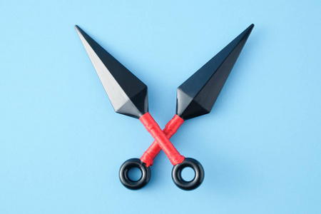 苦无刺中图片-苦无刺中素材-苦无刺中插画-摄图新视界