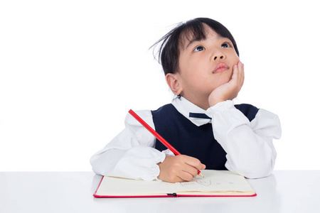 亚洲中国小女孩写的家庭作业照片