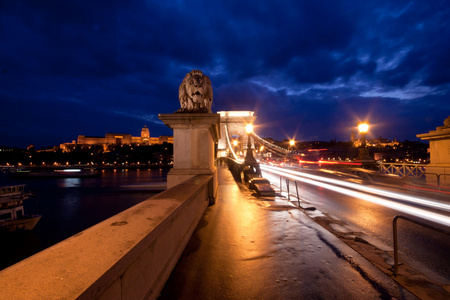 布达佩斯，夜间链桥