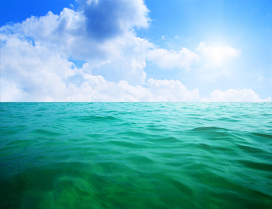 海洋水和蓝天