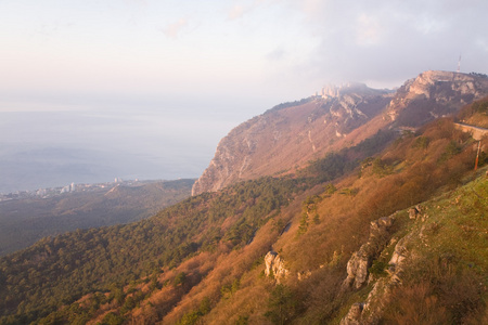 黎明的山景