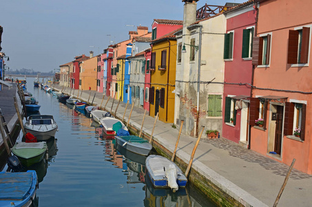 运河通往威尼斯泻湖