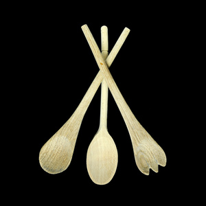 英国剑桥大学赠给数学学位考末名及格者的木匙 wooden spoon的名词复数 