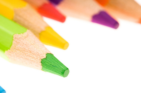 彩色铅笔与白色隔离