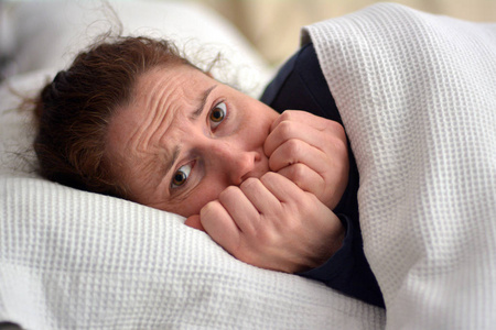 女人做噩梦照片