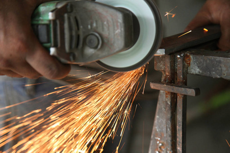 电动砂轮磨削钢结构厂 照片