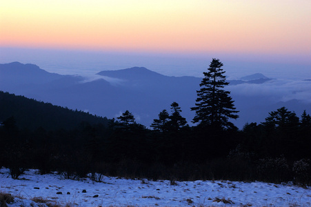 冬季山岳景观