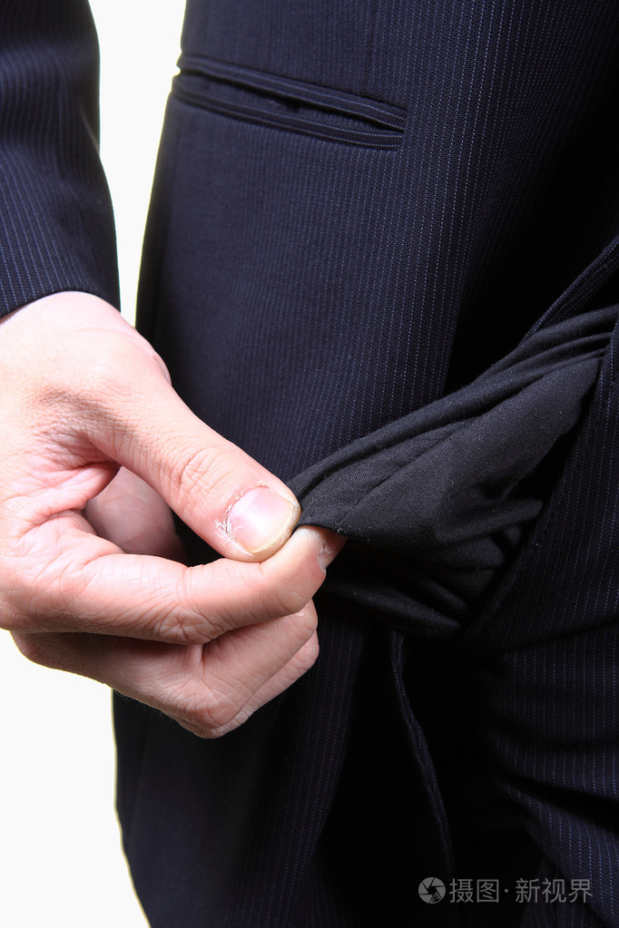 3.年轻男性裤子里的口袋空空