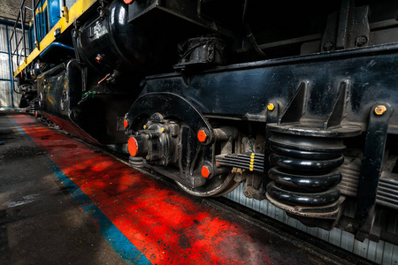 老蒸汽机车在俄罗斯的车库里