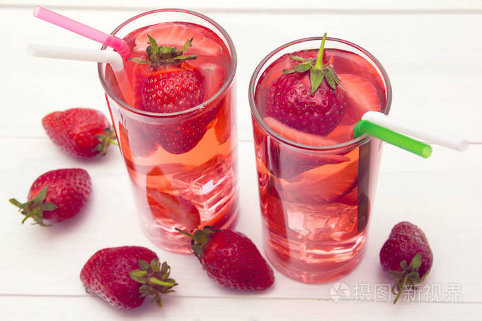 草莓与冰的饮料
