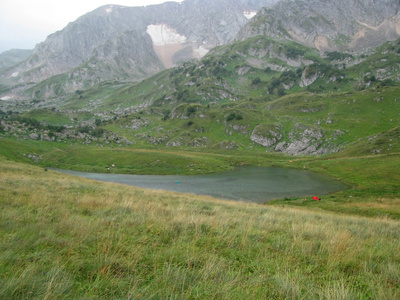 山，山岳 mountain的名词复数  山脉 群山