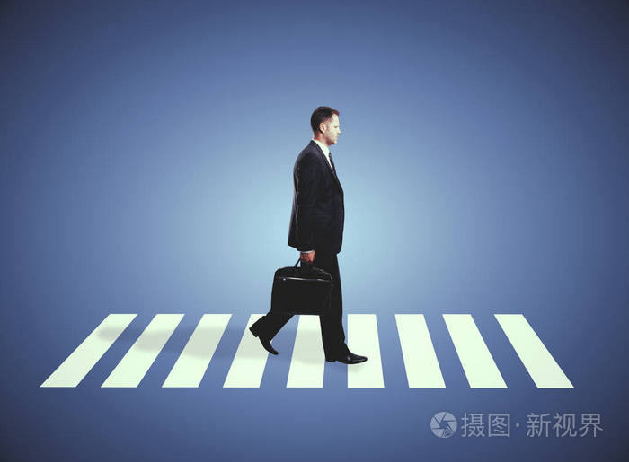 商人在人行横道