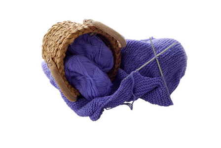 紫丁香编织交织的篮子