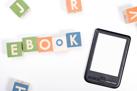 电子书阅读器设备和玩具块概念