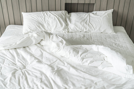 凌乱床图片-凌乱床素材-凌乱床插画-摄图新视界