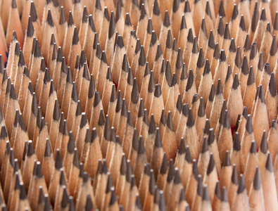 锋利的木制铅笔