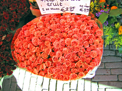 荷兰哈莱姆。 市场上的花。