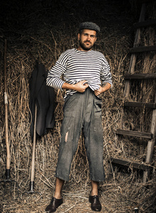 衣衫褴褛的衣服图片