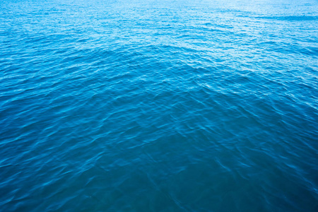 蓝色的大海表面