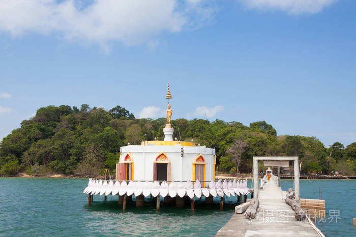 寺中攀沿岛上拉廊府泰国