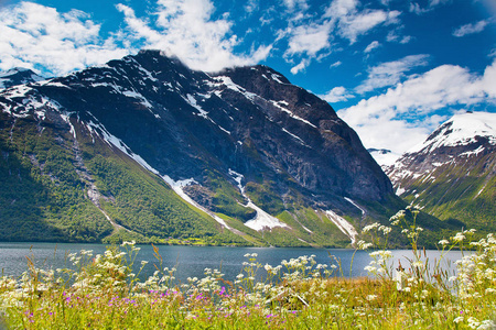 挪威山湖风景 Eikesdalen