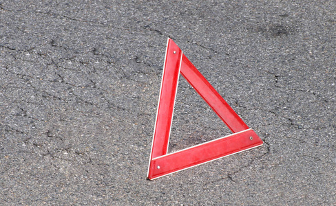 警告三角标志