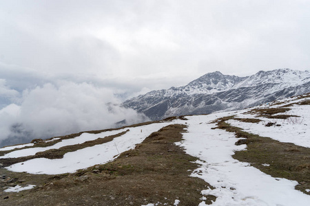 在尼泊尔喜马拉雅山雪峰