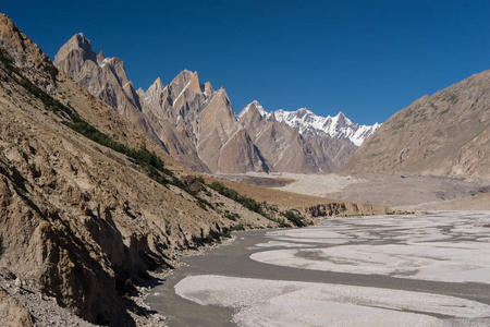 塔塔家庭 洛桑尖顶和河，K2 迷航，巴基斯坦
