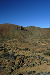 山，山岳 mountain的名词复数  山脉 群山