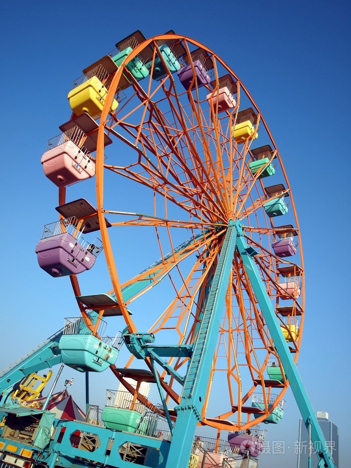 五颜六色的小摩天轮