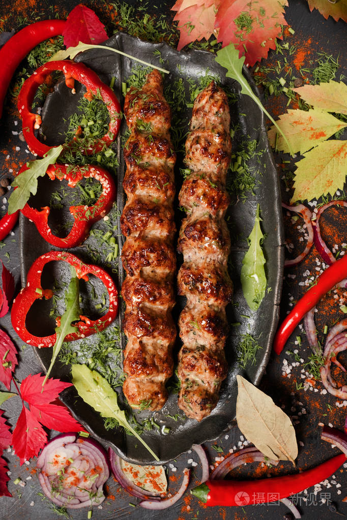 美味的炸烤肉串中东菜