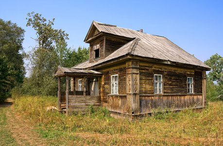 村里的旧木屋
