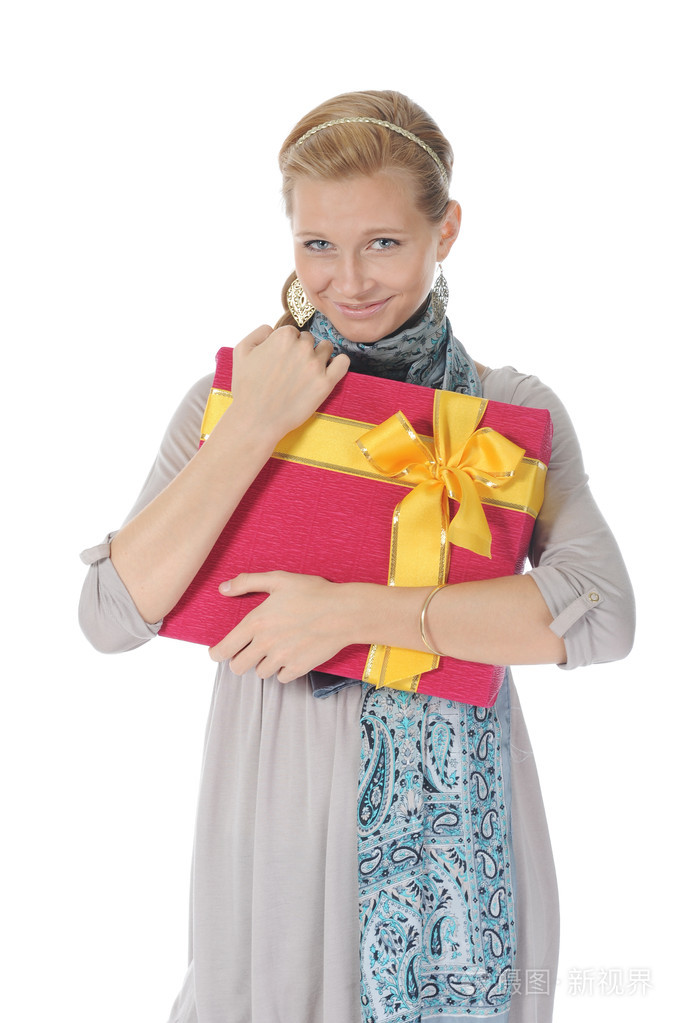 带礼物的金发女郎
