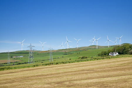 苏格兰乡村与风力发电机图片