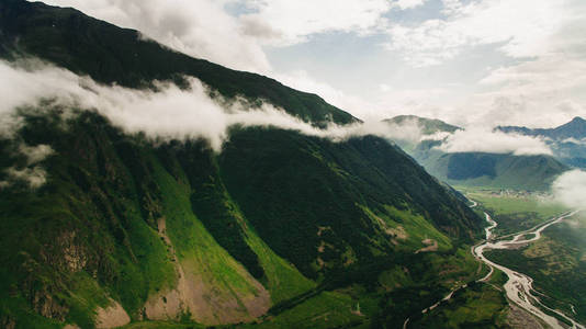 多云山脉