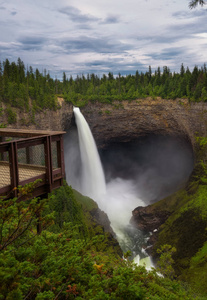 Helmcken 瀑布在加拿大井灰色省立公园