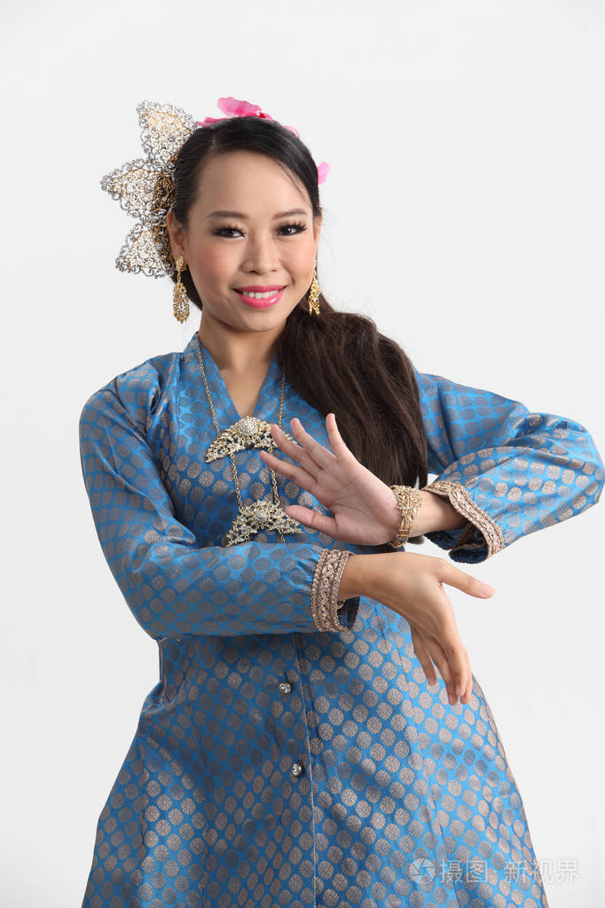 传统服装舞蹈中的马来女人