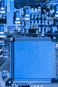 紧靠主板计算机技术背景的电路电子