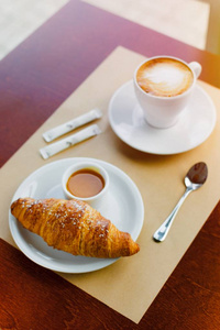 法国羊角面包和咖啡