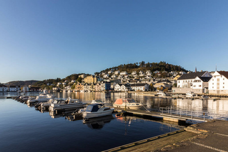 Farsund，来自海洋，小城市，在挪威的视图