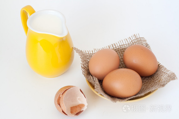 一罐牛奶和鸡蛋