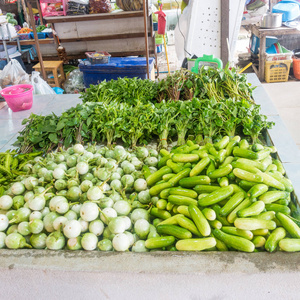 市场上的绿色蔬菜