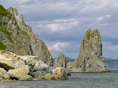 海风景与岩石海岸