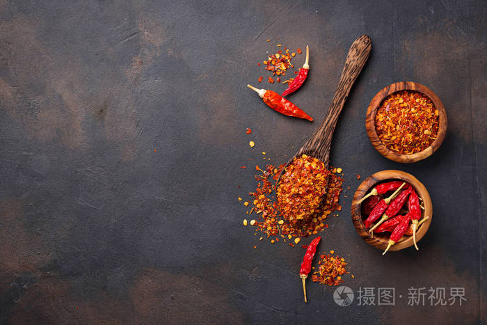 红辣椒在生锈的背景