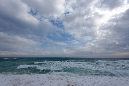 柔和的风暴, 海在风和灰色天, 自然图片
