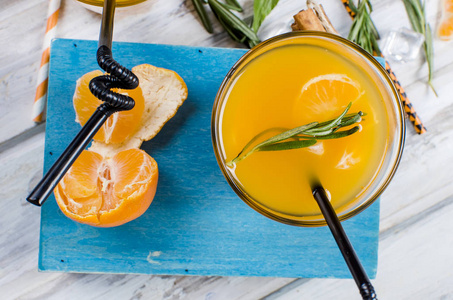 橘子汁冰鸡尾酒图片