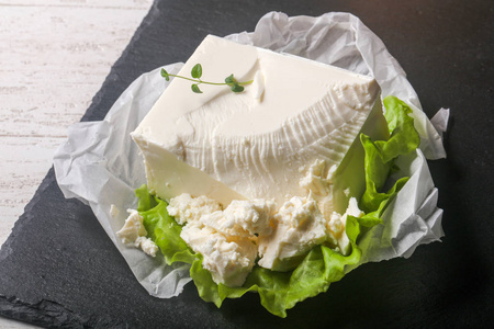 希腊奶酪沙拉叶与百里香科
