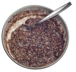 一碗巧克力口味的燕麦片图片